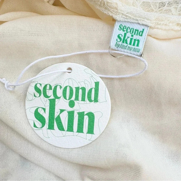 NWT Find Me Now Second Skin Moonlight Mesh Lace Backless Tee Crop Cream - Picture 8 of 14